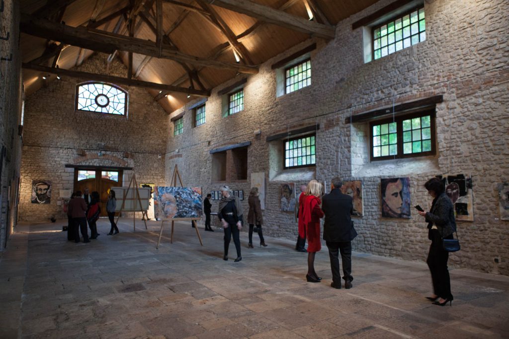 Exposition d'art dans la Salle de la Grange Dimière